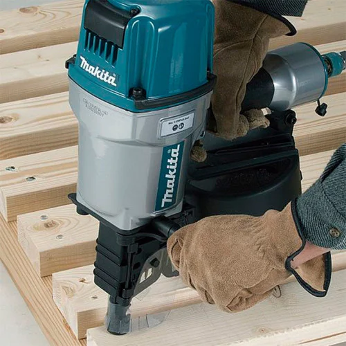 Такер пневматичен Makita AN960 8.3 bar 57-100 мм