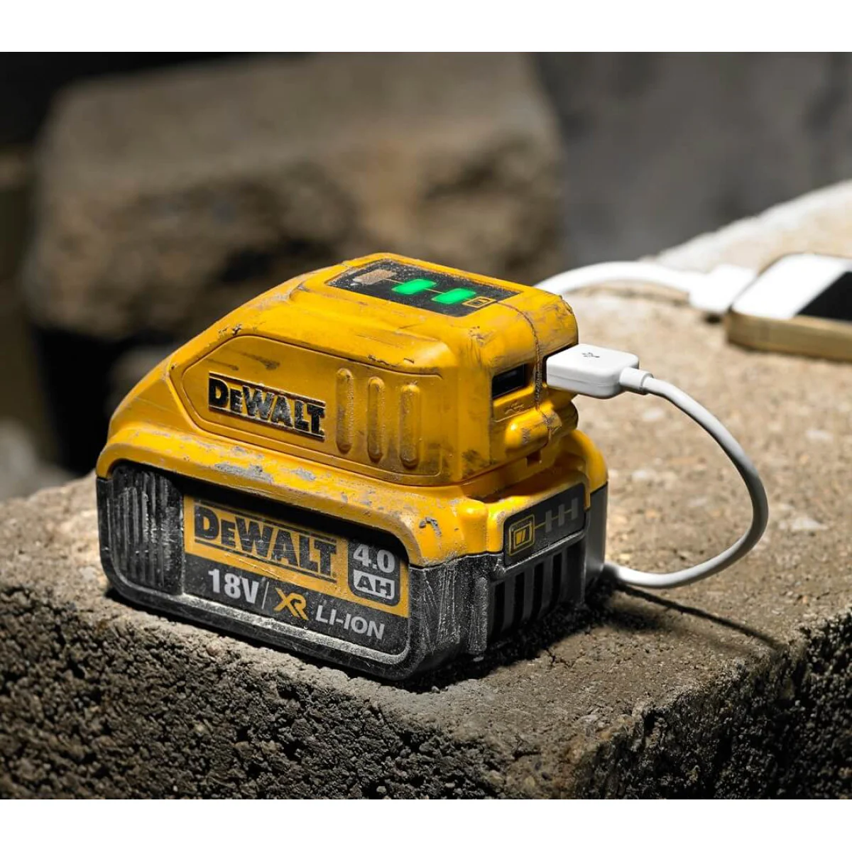 Зарядно 12-18V XR USB  DeWALT DCB090