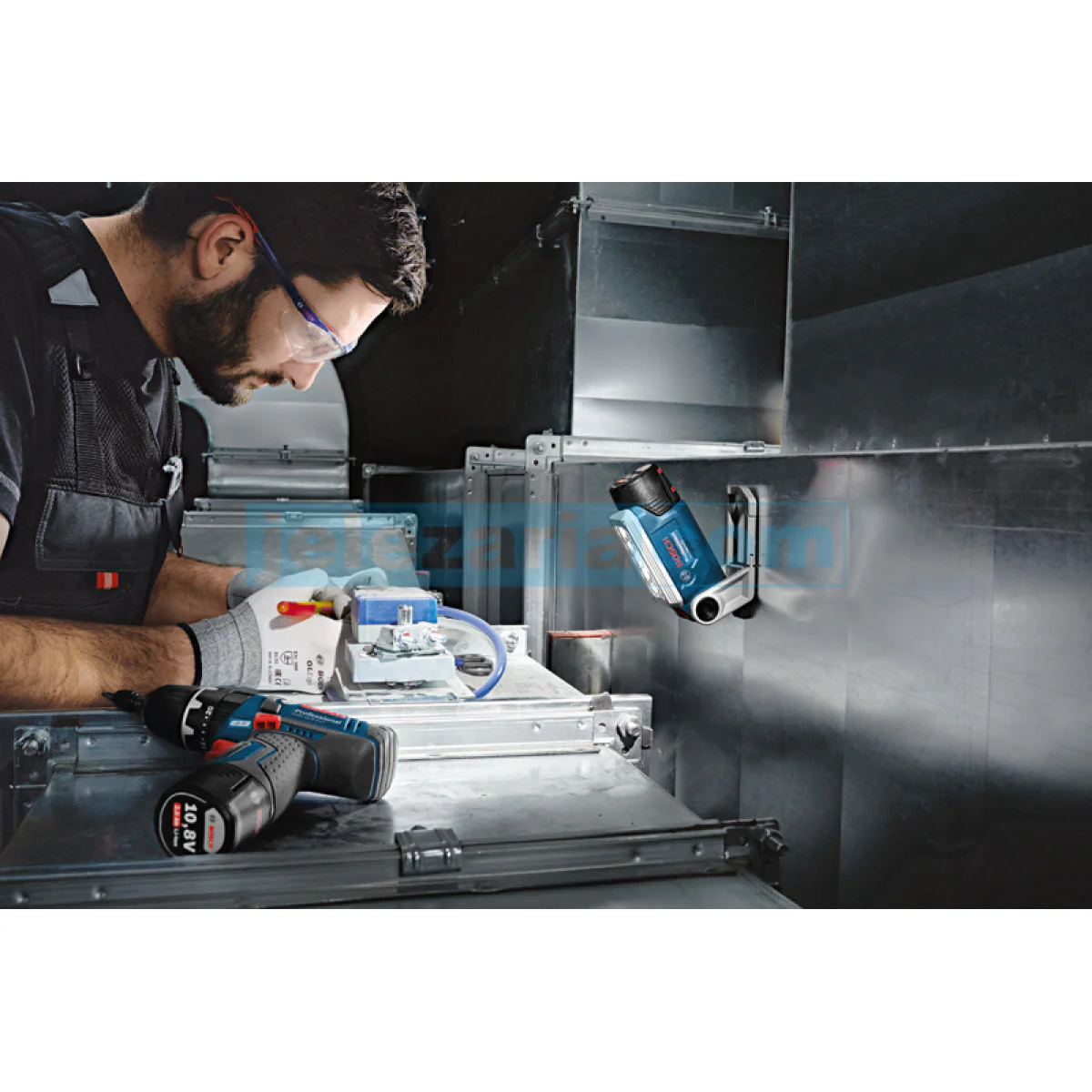 Акумулаторна лампа Bosch GLI 12V-330 06014A0000 Акумулаторна лампа Bosch GLI 12V-330 06014A0000