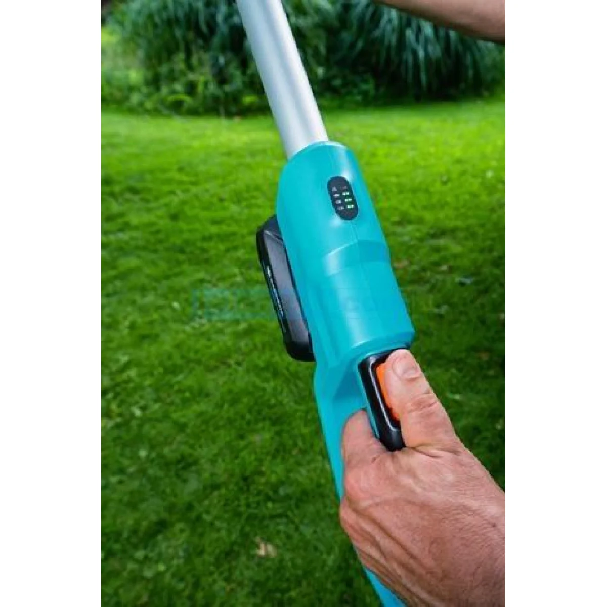 Акумулаторна телескопична резачка GARDENA TCS 20 / 18V P4A - без батерия 14770-55 Акумулаторна телескопична резачка GARDENA TCS 20 / 18V P4A - без батерия 14770-55