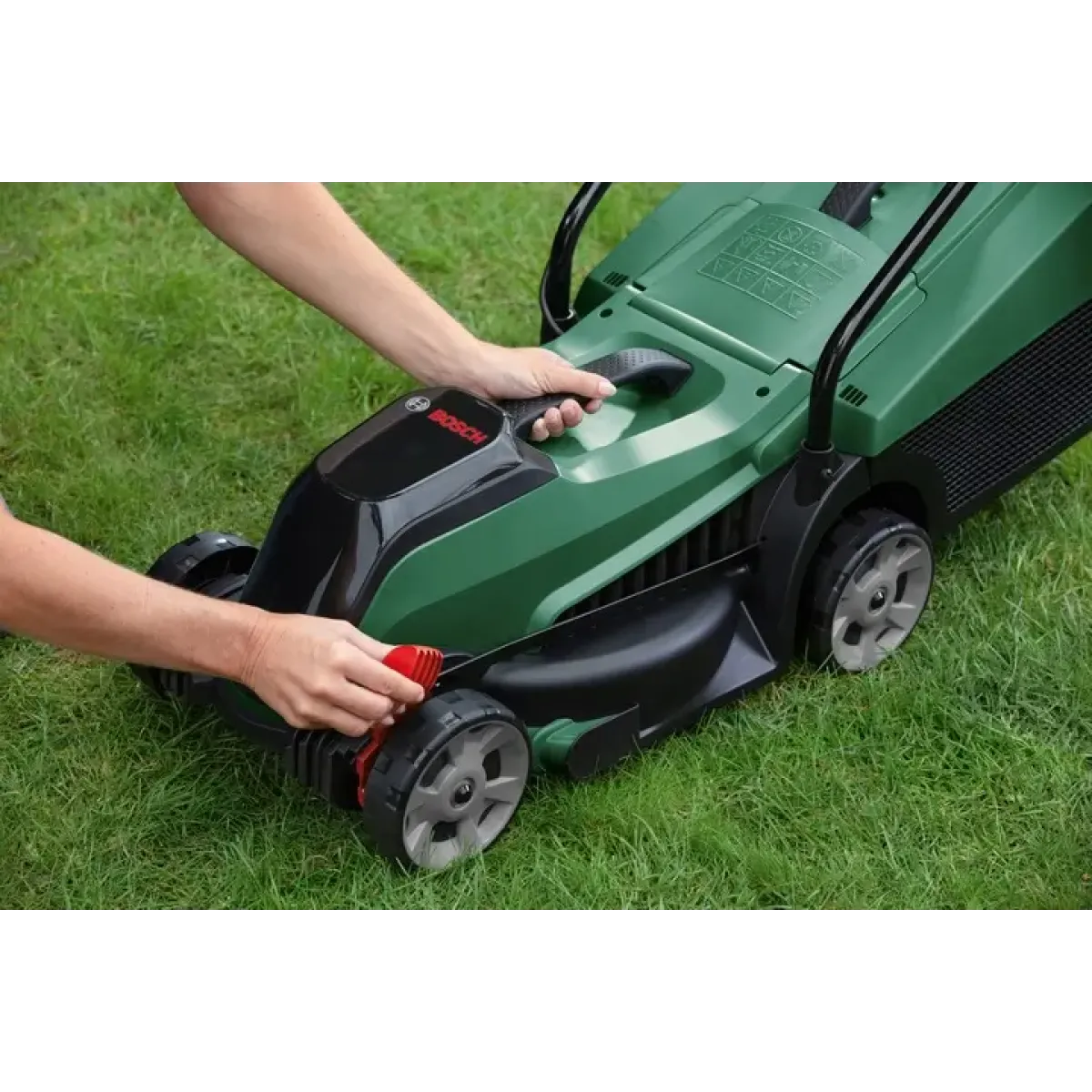 Акумулаторна косачка за трева CityMower 18V-32-300 - 1 акумулаторна батерия PBA 18V 4.0Ah W-C 06008B9A07 Акумулаторна косачка за трева CityMower 18V-32-300 - 1 акумулаторна батерия PBA 18V 4.0Ah W-C 06008B9A07