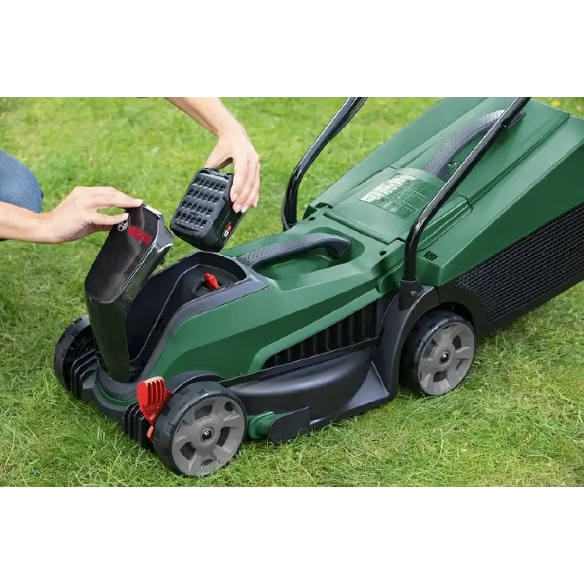Акумулаторна косачка за трева CityMower 18V-32-300 - 1 акумулаторна батерия PBA 18V 4.0Ah W-C 06008B9A07 Акумулаторна косачка за трева CityMower 18V-32-300 - 1 акумулаторна батерия PBA 18V 4.0Ah W-C 06008B9A07