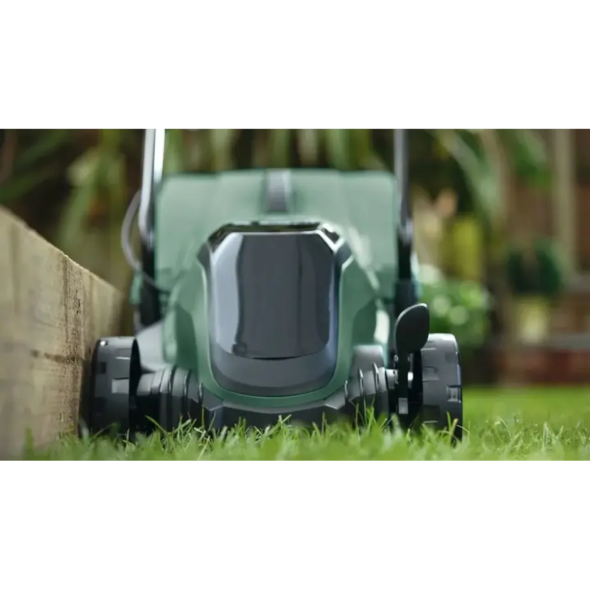 Акумулаторна косачка за трева CityMower 18V-32-300 - 1 акумулаторна батерия PBA 18V 4.0Ah W-C 06008B9A07 Акумулаторна косачка за трева CityMower 18V-32-300 - 1 акумулаторна батерия PBA 18V 4.0Ah W-C 06008B9A07