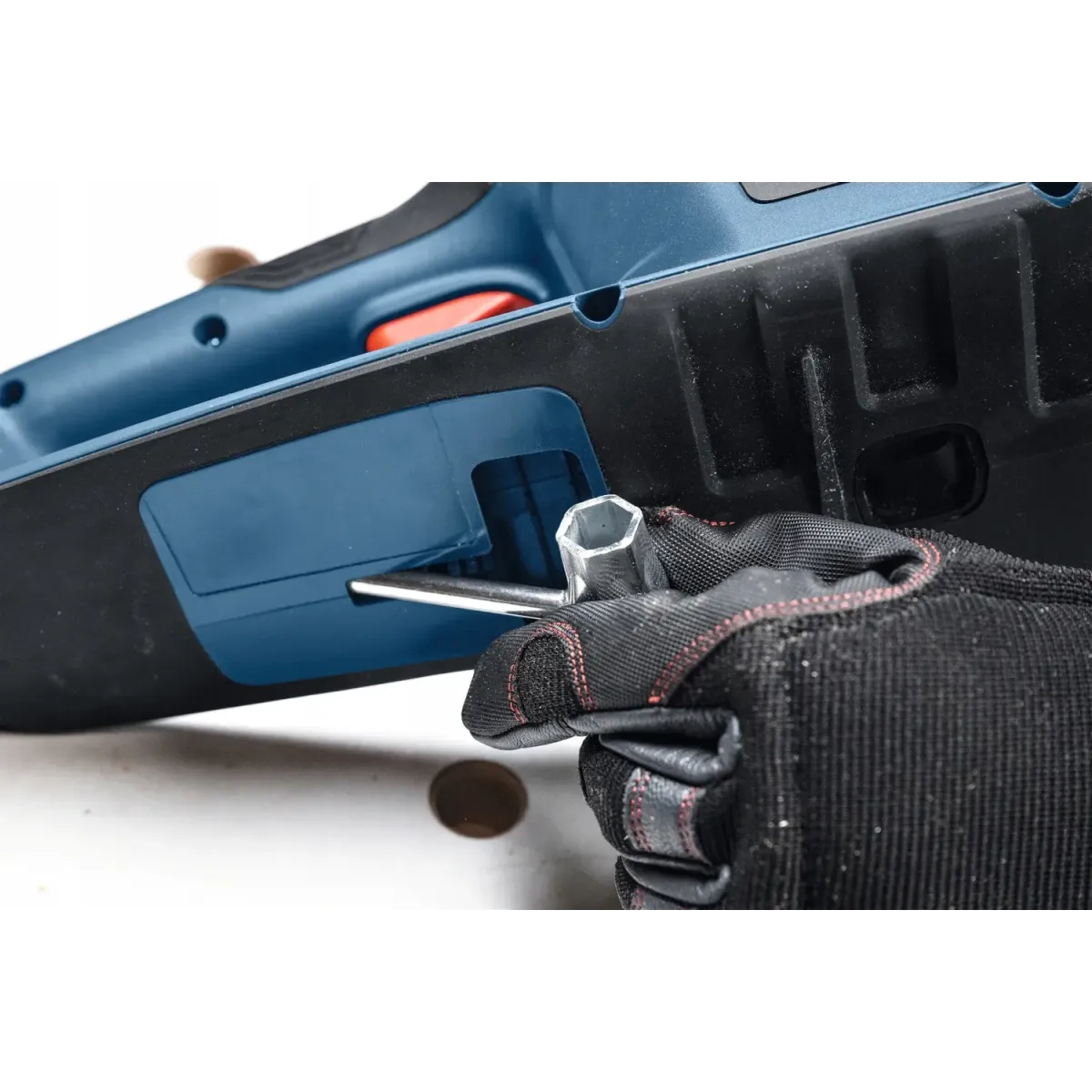 Акумулаторен верижен трион Bosch GKE 18V-40 Professional, 40 cm, без батерия и зарядно 06008D3000