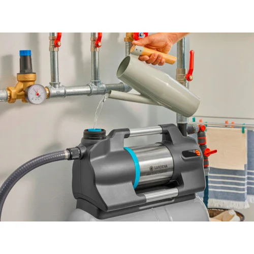 Хидрофорна помпа Gardena  SilentComfort 6300 с цилиндричен съд 8 м, 6.3 м3/ч, 25 л, 49 м, 1 