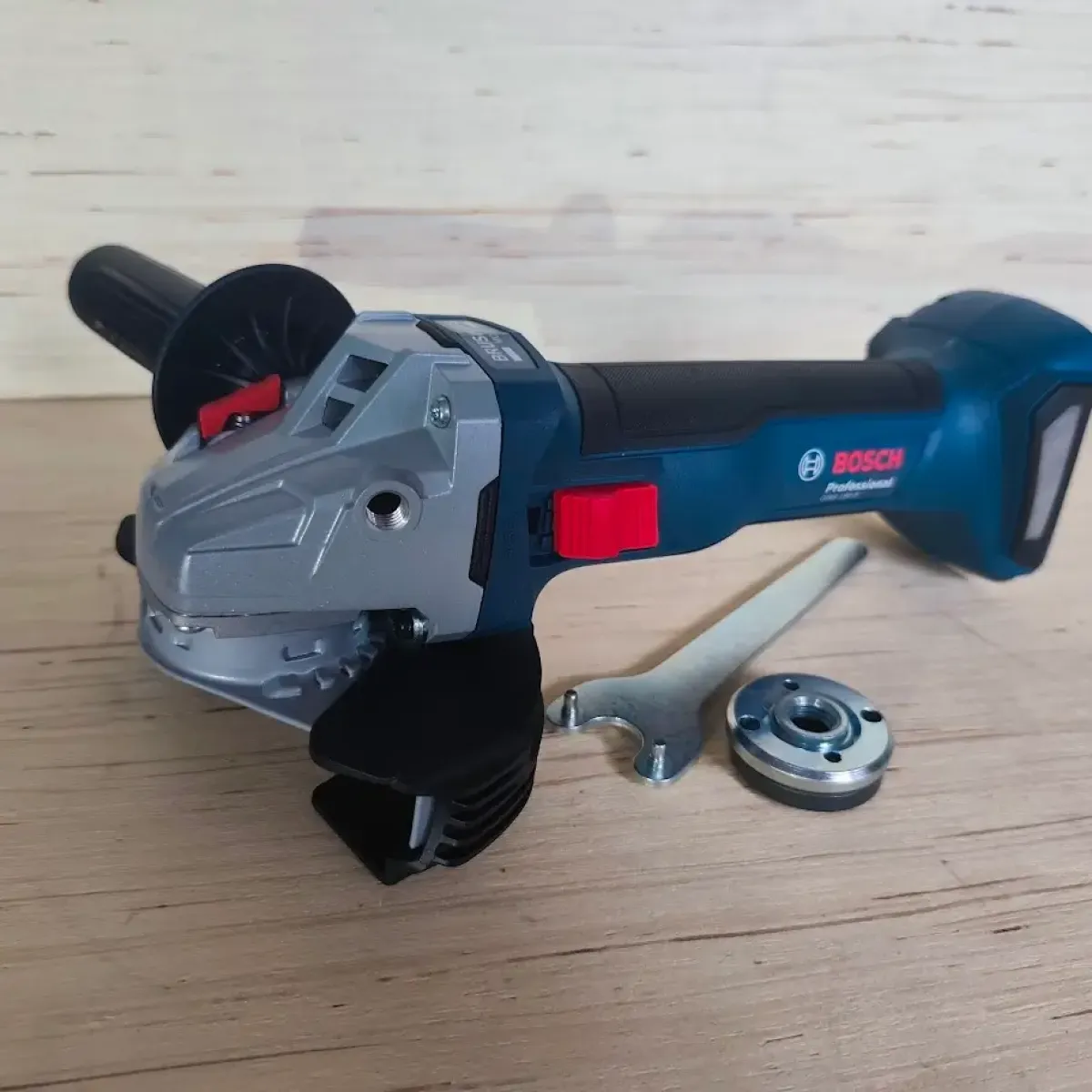 Акумулаторен ъглошлайф Bosch GWS 18V-8, без батерия и зарядно 06019N9000