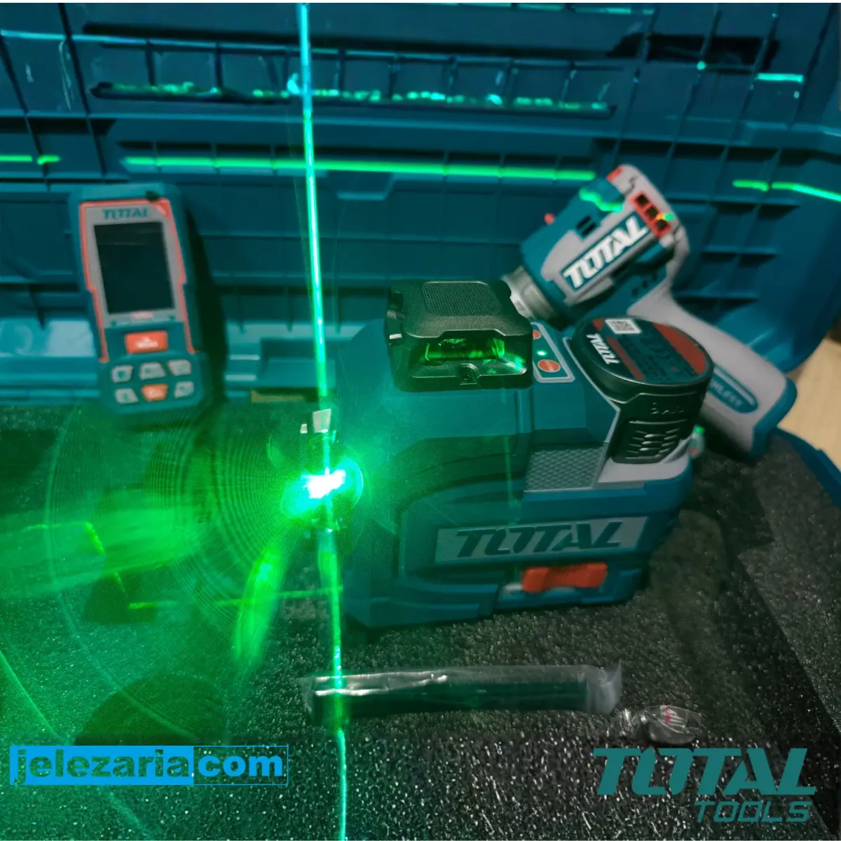 Акумулаторен комплект ударен винтоверт, лазерен нивелир и лазерна ролетка Total, 16 V, 2 x 2 Ah TOSLI250101E
