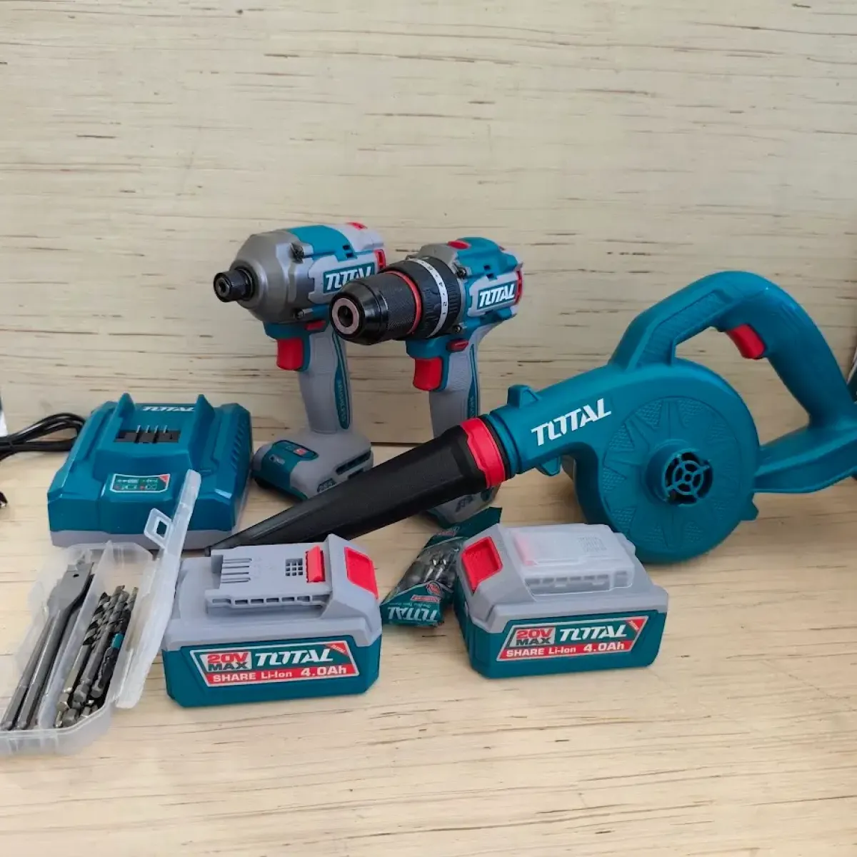 Комплект акумулаторни инструменти TOTAL TOSLI250883E, 20 V, 2 x 4 Ah TOSLI250883E