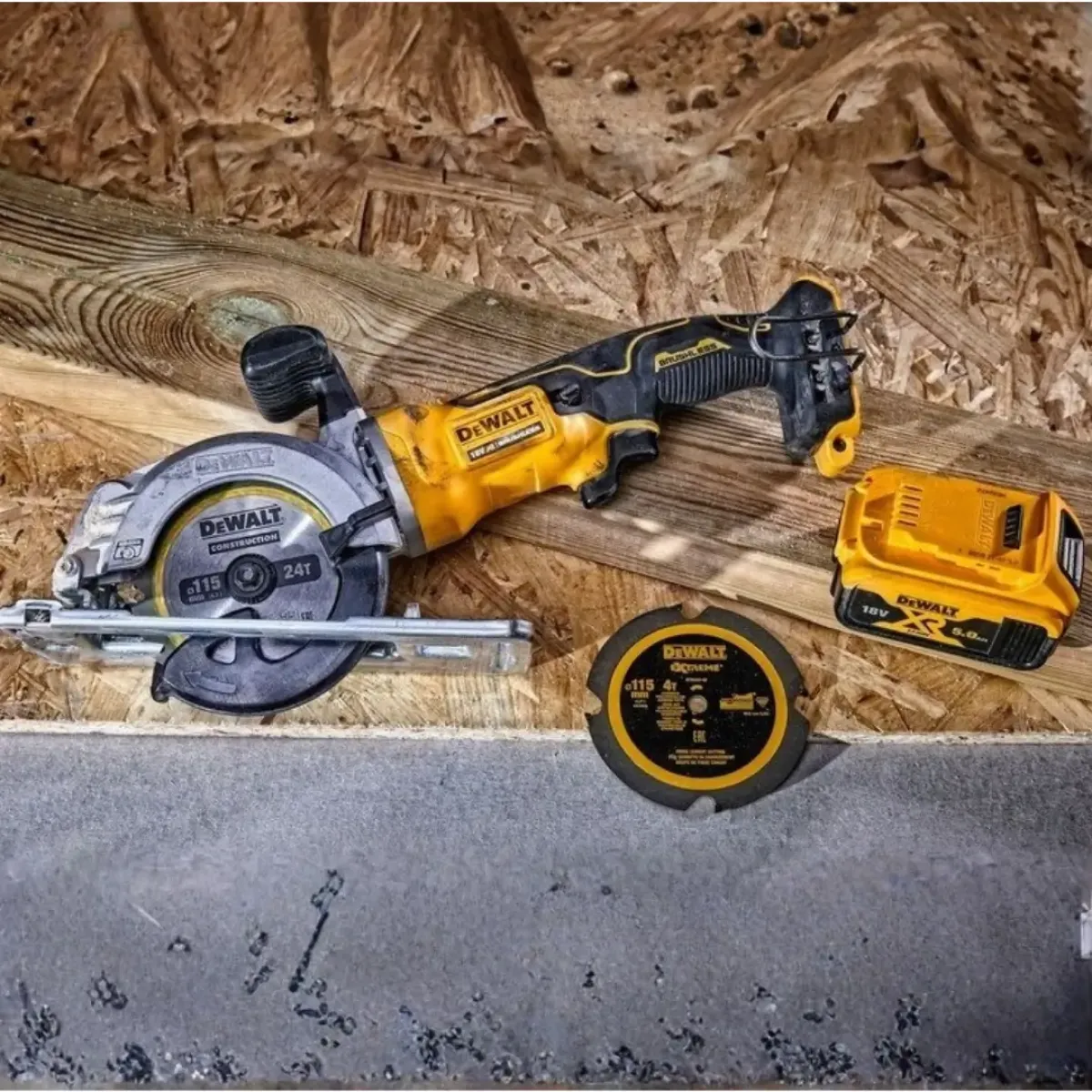 Акумулаторен ръчен циркуляр DеWALT DCS571N, ф115мм, без батерия и зарядно DCS571N