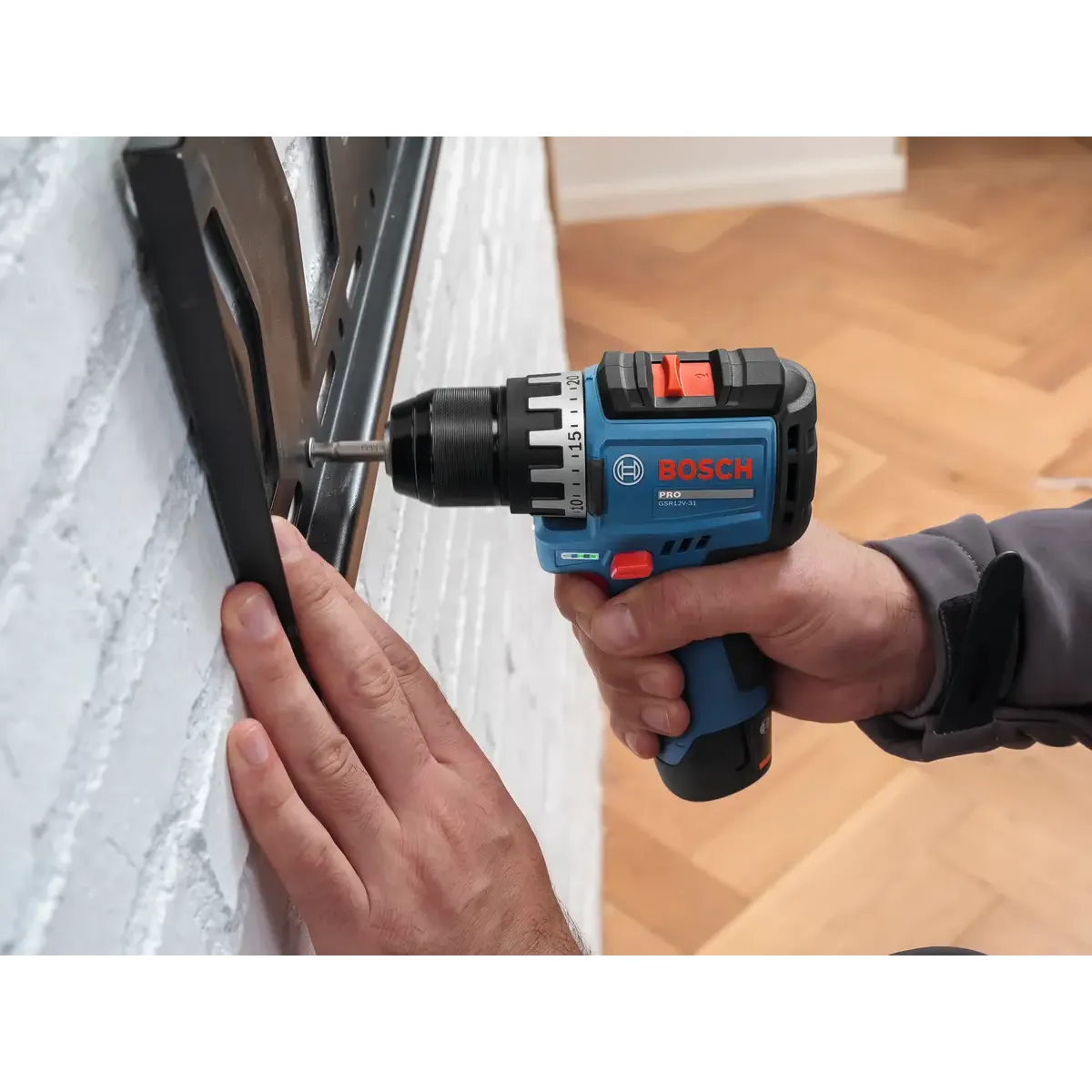 Акумулаторен винтоверт Bosch GSR12V-31, 12V, 31Nm, 2x2.0Ah, 10 консуматива, в куфар 06019S6003