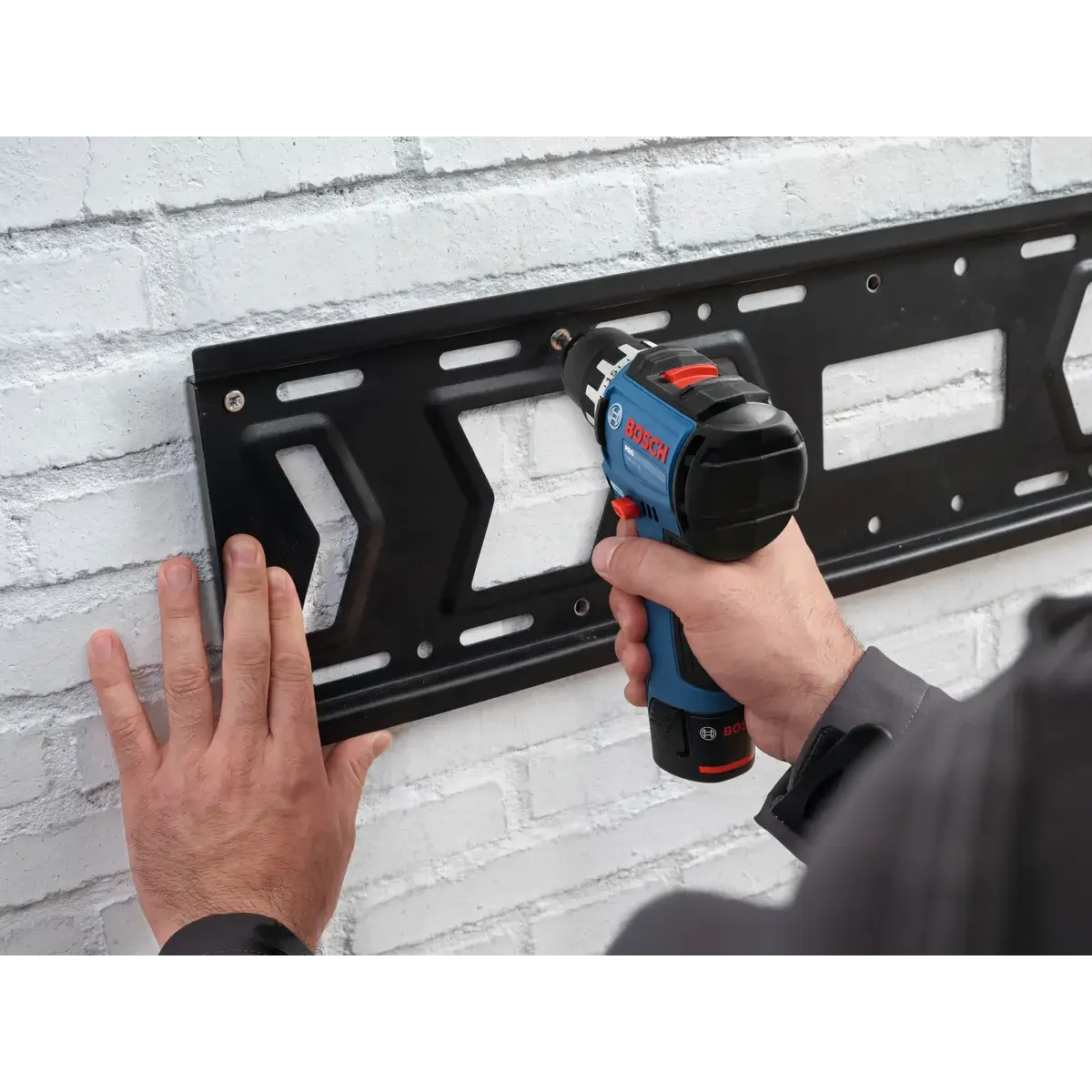 Акумулаторен винтоверт Bosch GSR12V-31, 12V, 31Nm, 2x2.0Ah, 10 консуматива, в куфар 06019S6003