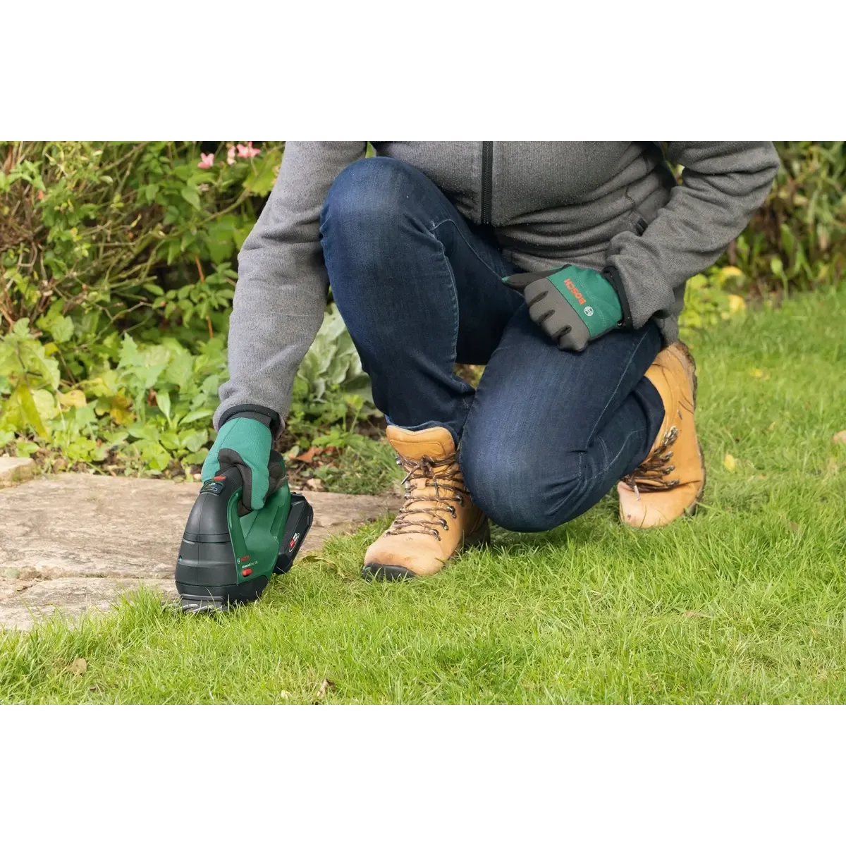 Акумулаторна ножица храсти и за трева Bosch AdvancedShear 18V-10, 1 x батерия PBA 18V 2.0Ah 0600857000