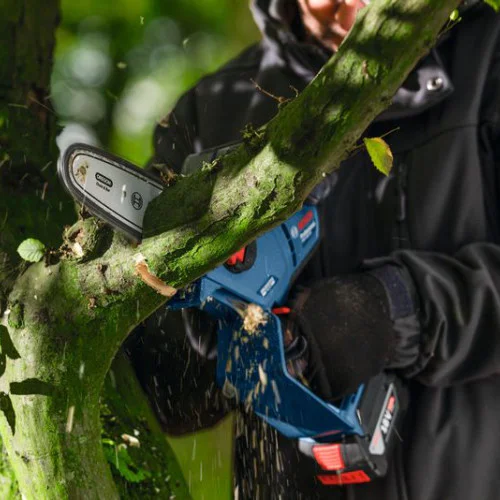 Акумулаторен верижен трион Bosch GKE 18V-20 Professional, без батерия