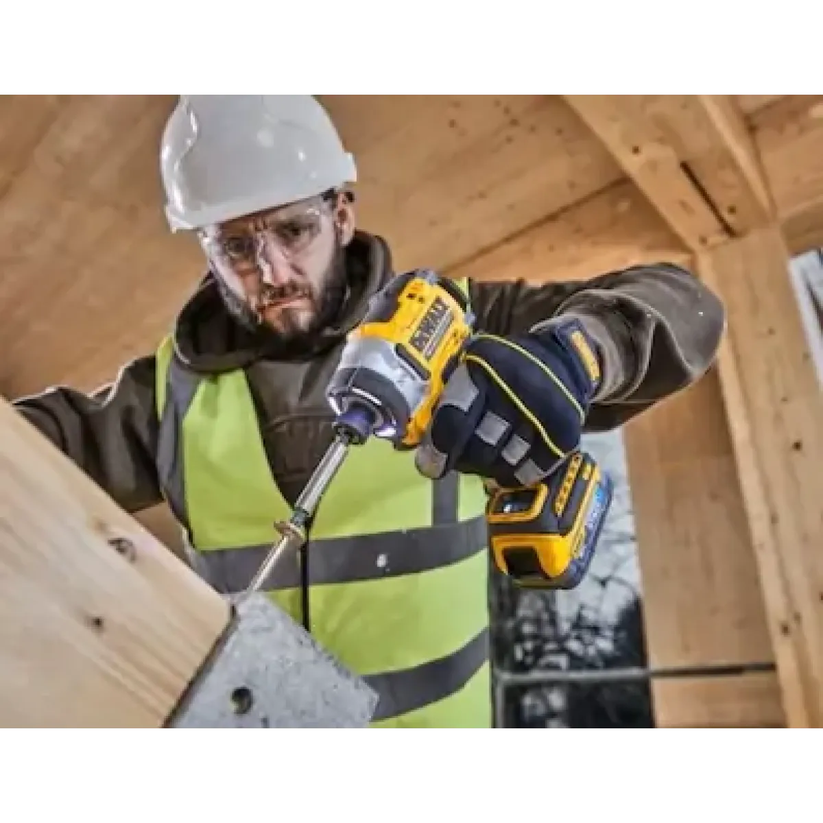Акумулаторен инпакт DeWALT DCF860NT - 282 Nm, без батерия, с куфар DCF860NT
