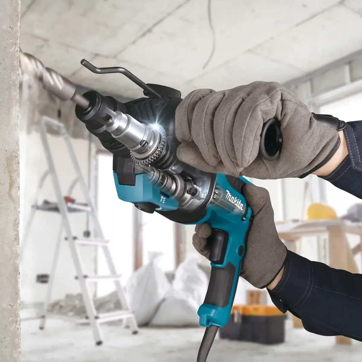 Перфоратор Makita HR2670, SDS-PLUS, 800 W, 3 J HR2670