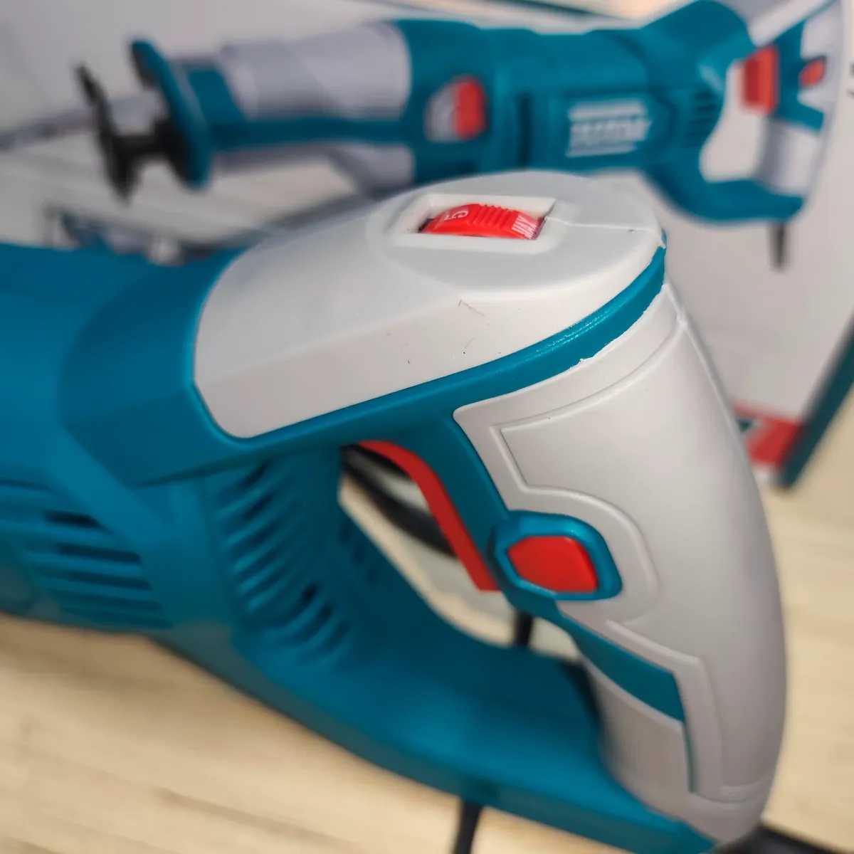 Саблен трион TOTAL INDUSTRIAL, 1200 W TS1001201