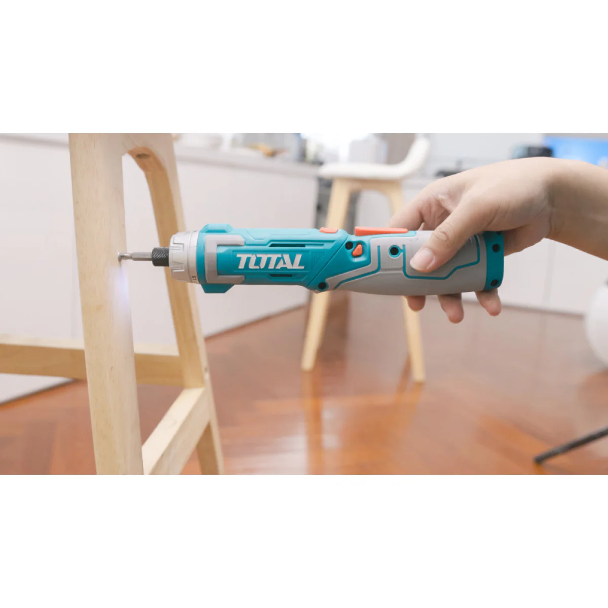 Акумулаторна отвертка TOTAL INDUSTRIALTSDLI08025, 1/4", 8 V, 6 Nm, кутия TSDLI08025