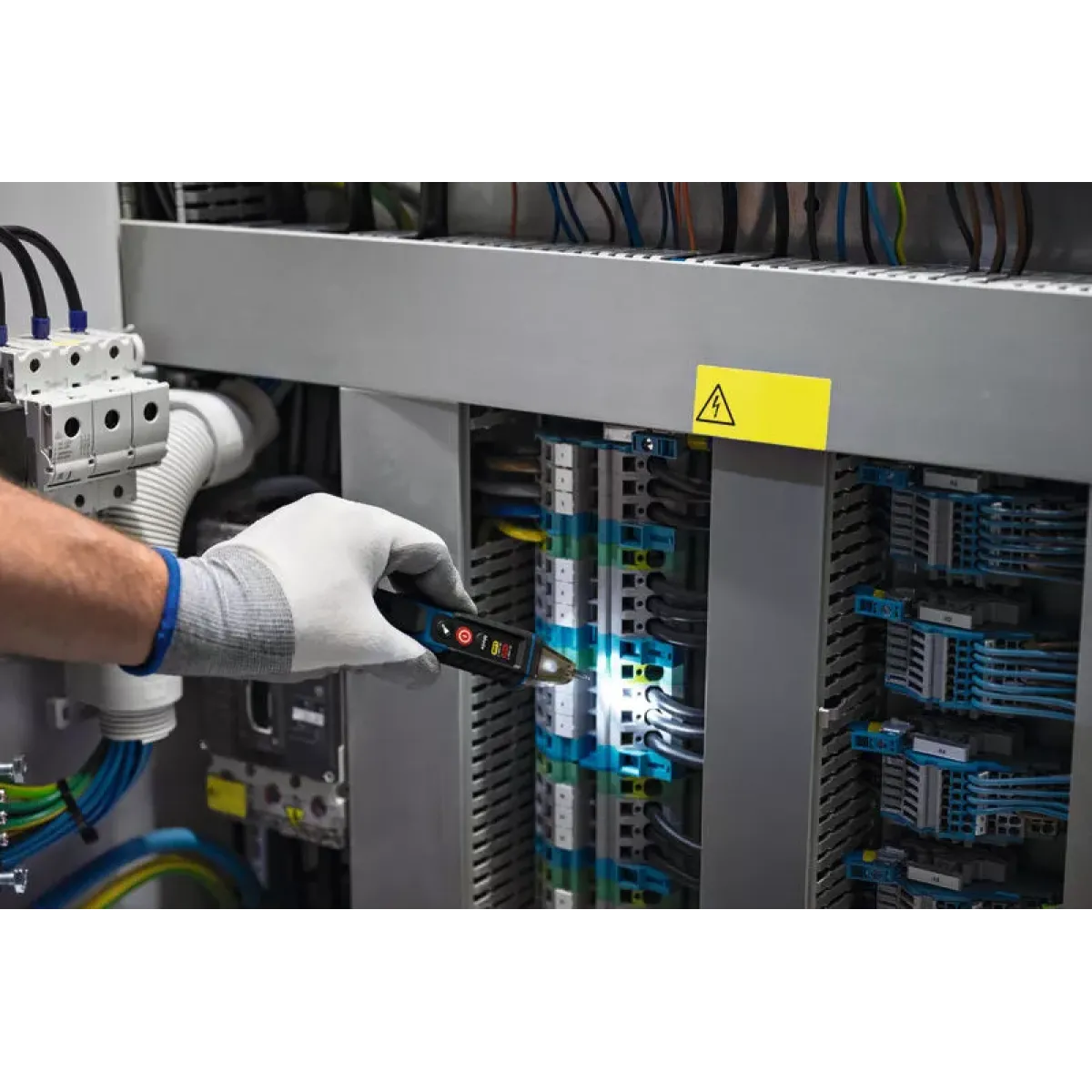 Детектор на напрежение Bosch GVD 1000-17 0601077000 Детектор на напрежение Bosch GVD 1000-17 0601077000