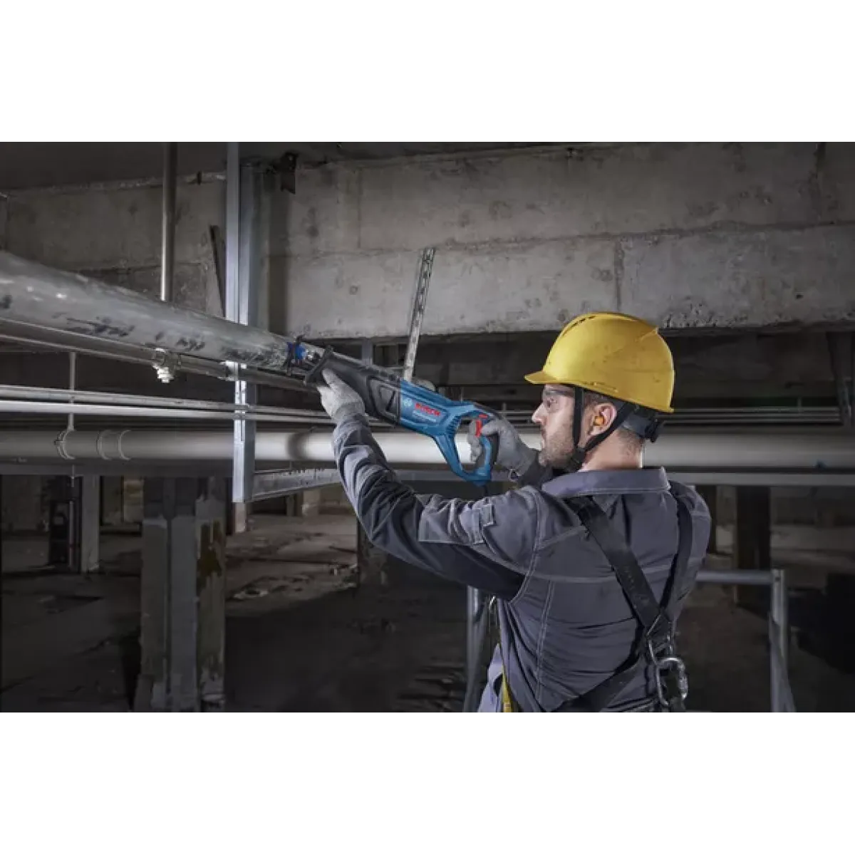Електрически саблен трион Bosch GSA 12-30, 1250 W, 30 мм, в куфар 06016C7000 Електрически саблен трион Bosch GSA 12-30, 1250 W, 30 мм, в куфар 06016C7000