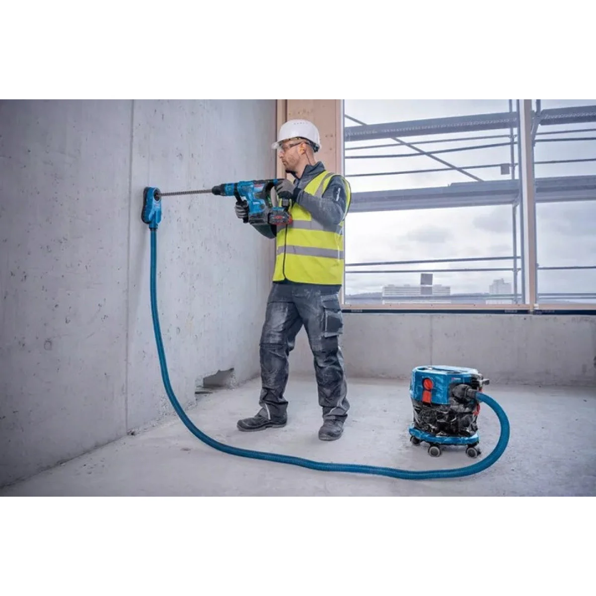 Акумулаторна прахосмукачка Bosch GAS 18V-12 MC, 18 V, 170 бара, с аксесоари, без батерия и зарядно 06019K2000
