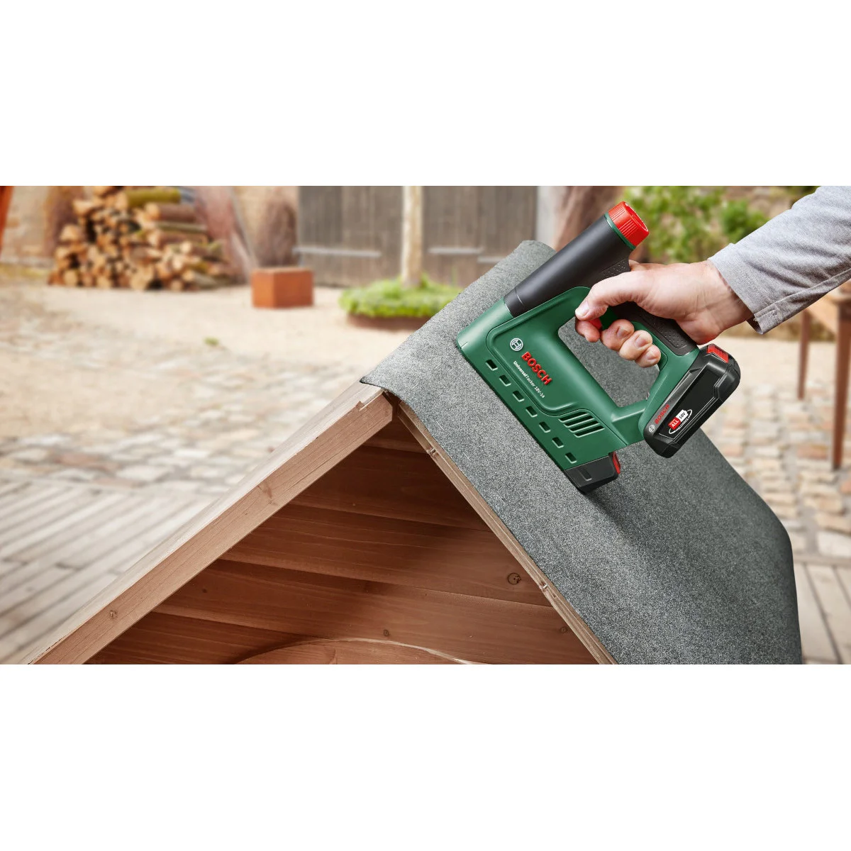 Акумулаторен такер Bosch UniversalTacker 18V-14, скоби тип 53, без батерия и зарядно 06032A7000