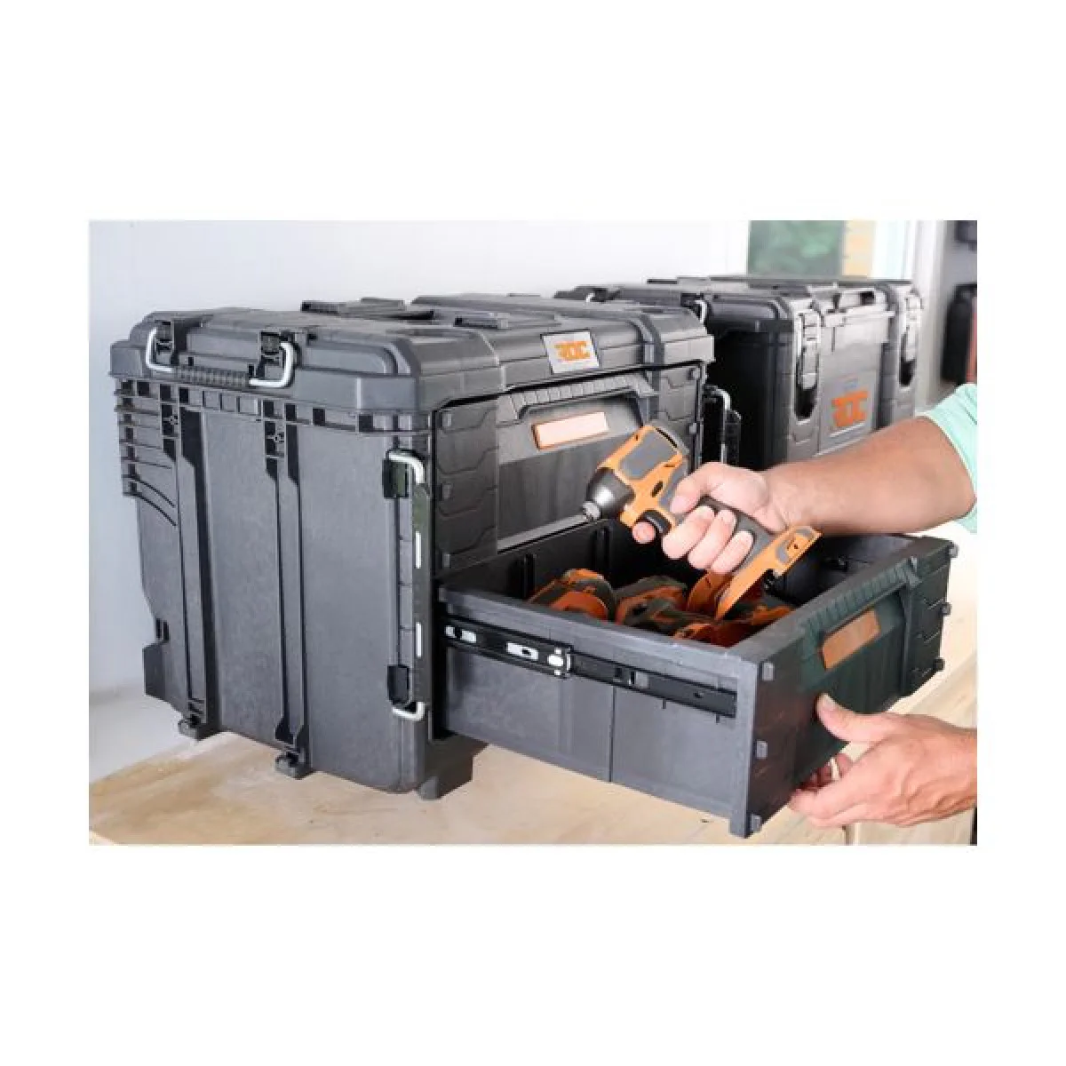 Куфар за инструменти KETER ROC Pro Gear 2.0 XL с 2 чекмеджета 17212781