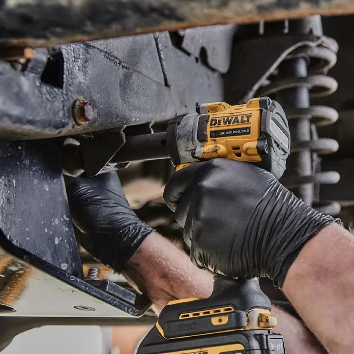 Акумулаторен ударен гайковерт DeWALT DCF921N, 18 V, 406 Nm, без батерия DCF921N Акумулаторен ударен гайковерт DeWALT DCF921N, 18 V, 406 Nm, без батерия DCF921N