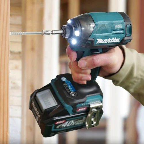Акумулаторен ударен гайковерт Makita TD002GZ01, XGT, 40 V, 220 Nm, без батерия и зарядно