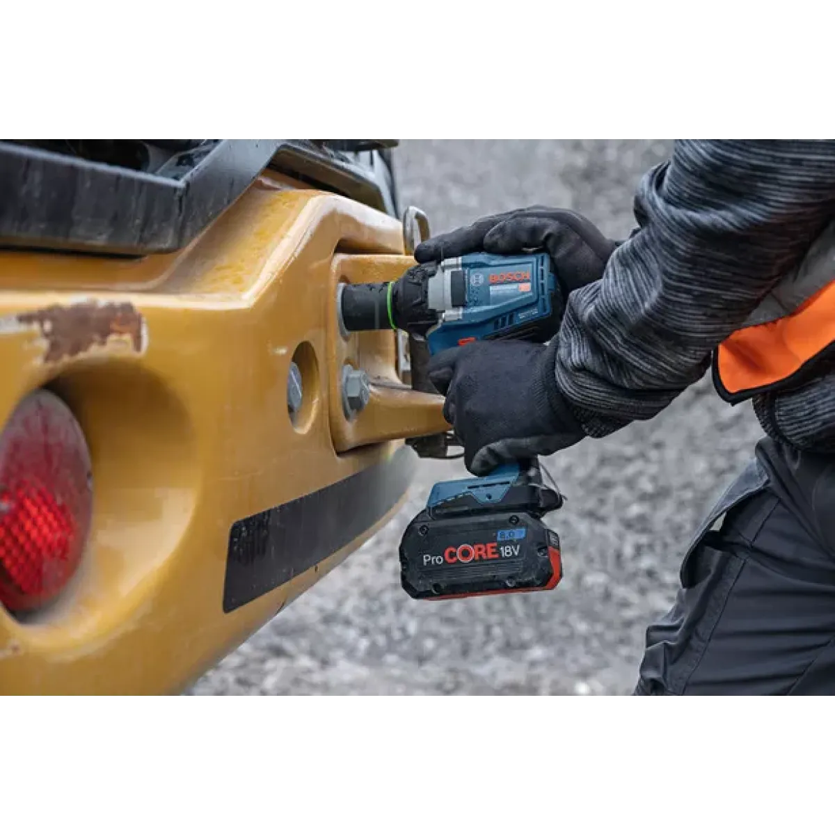 Акумулаторен ударен гайковерт Bosch GDS 18V-750 C, 750 Nm, 1/2, с 2 бр батерии 18 V, 5 Ah, зарядно и куфар 06019L9003 Акумулаторен ударен гайковерт Bosch GDS 18V-750 C, 750 Nm, 1/2, с 2 бр батерии 18 V, 5 Ah, зарядно и куфар 06019L9003