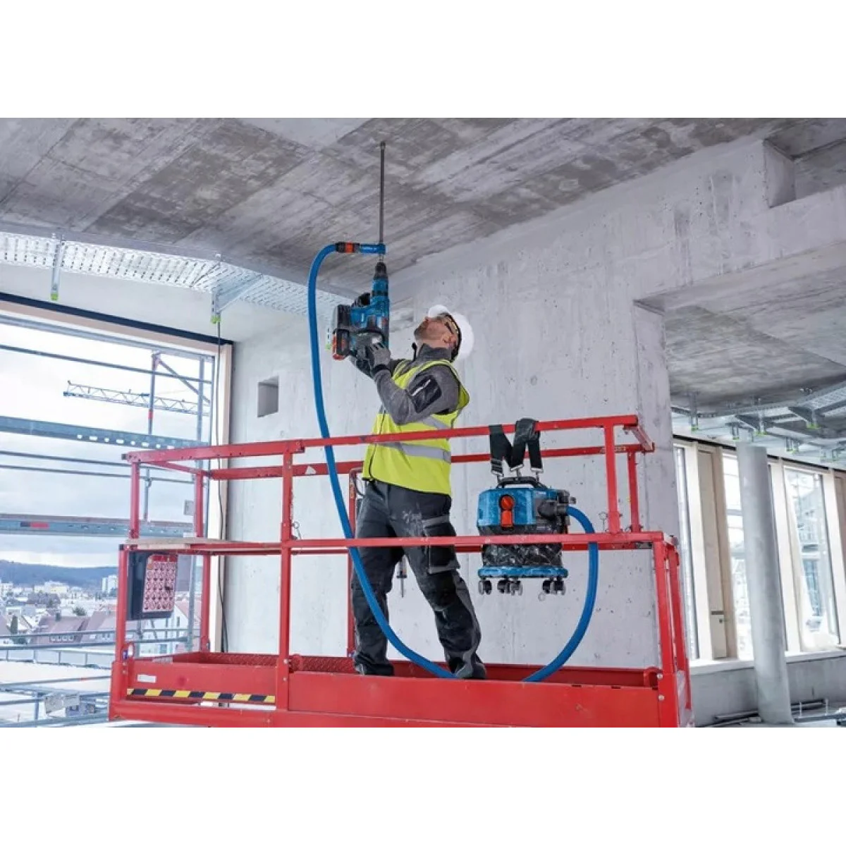 Акумулаторна прахосмукачка Bosch GAS 18V-12 MC, 18 V, 170 бара, с аксесоари, без батерия и зарядно 06019K2000