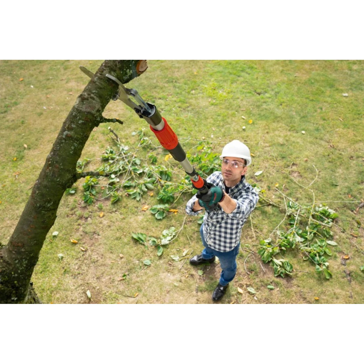 Акумулаторна телескопична ножица за клони Bosch Advanced Prune 18V - 45, 45 мм, без батерия 06008C5002 Акумулаторна телескопична ножица за клони Bosch Advanced Prune 18V - 45, 45 мм, без батерия 06008C5002