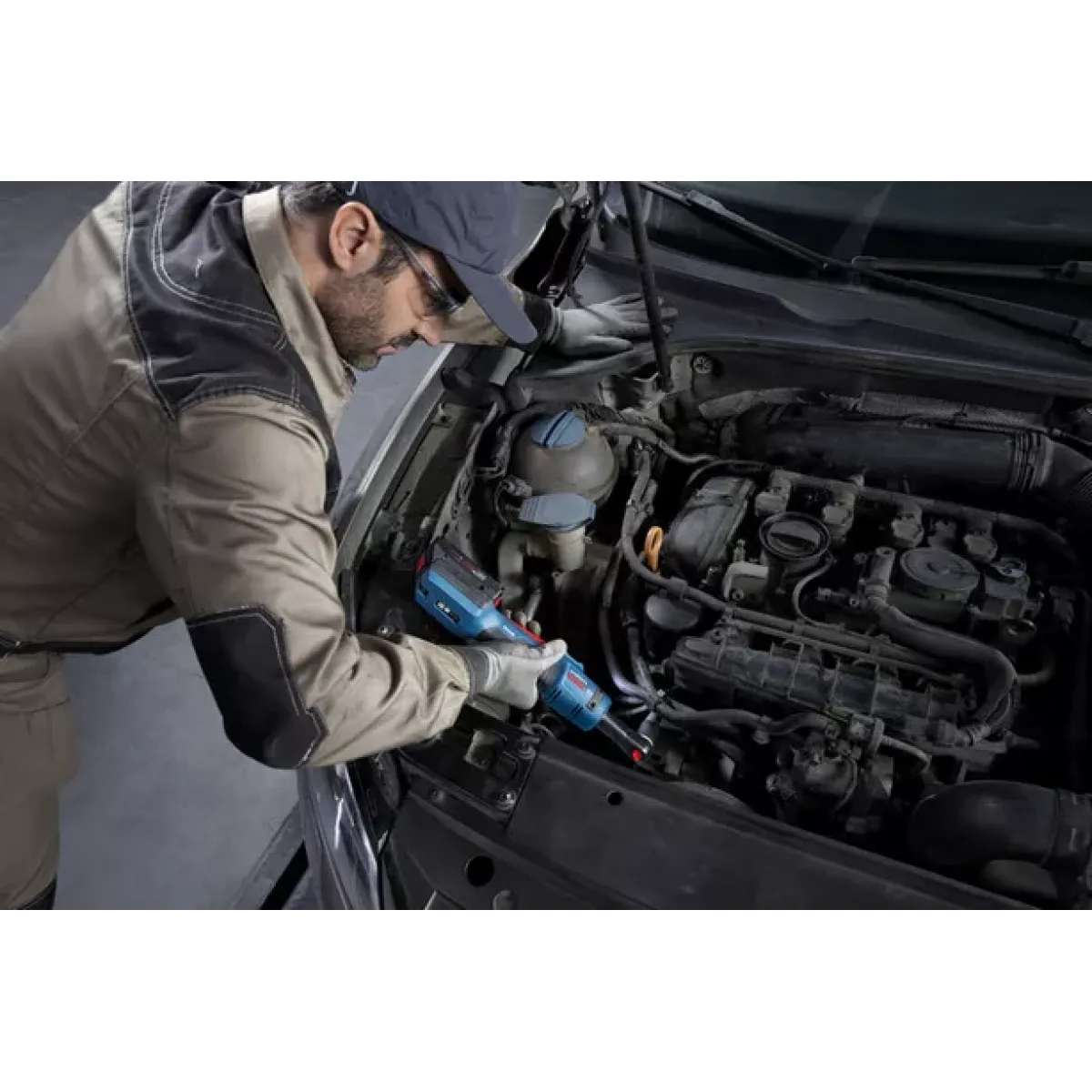 Акумулаторна тресчотка Bosch GRC 18V-60, 60 Nm, 3/8″, с 2 батерии 18 V, 2 Ah, зарядно и куфар 06019N8002