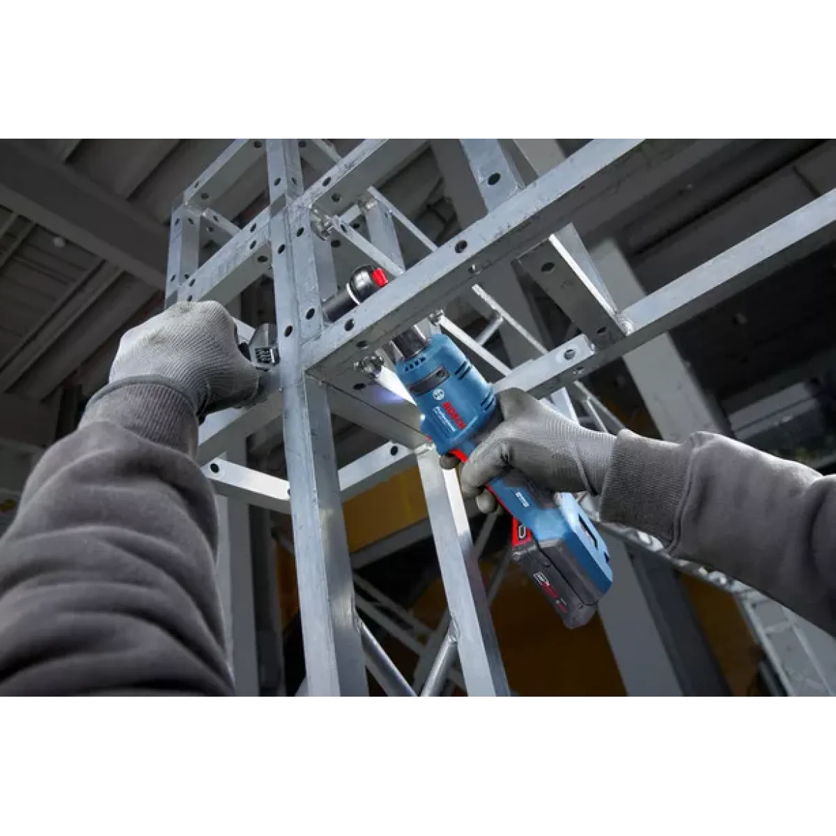 Акумулаторна тресчотка Bosch GRC 18V-60, 60 Nm, 3/8″, с 2 батерии 18 V, 2 Ah, зарядно и куфар 06019N8002