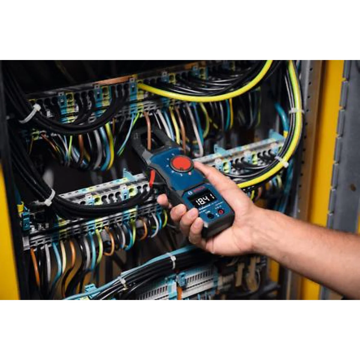 Амперклещи Bosch GMC 600-15, 600 V, 600 A, с калъф 0601077600 Амперклещи Bosch GMC 600-15, 600 V, 600 A, с калъф 0601077600