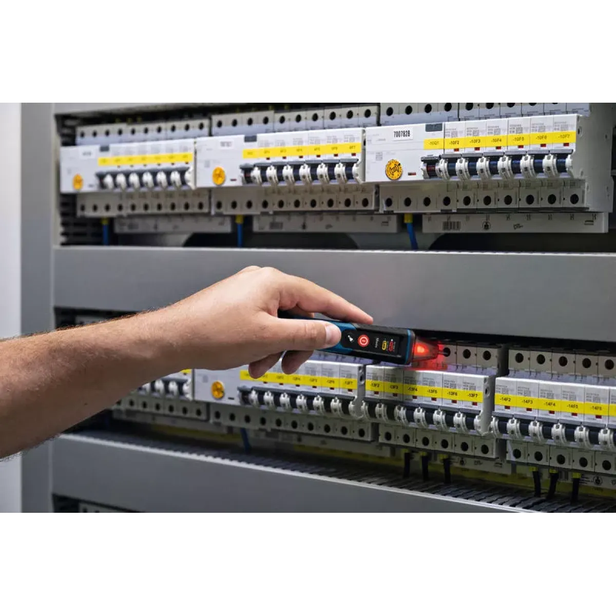 Детектор на напрежение Bosch GVD 1000-17 0601077000 Детектор на напрежение Bosch GVD 1000-17 0601077000