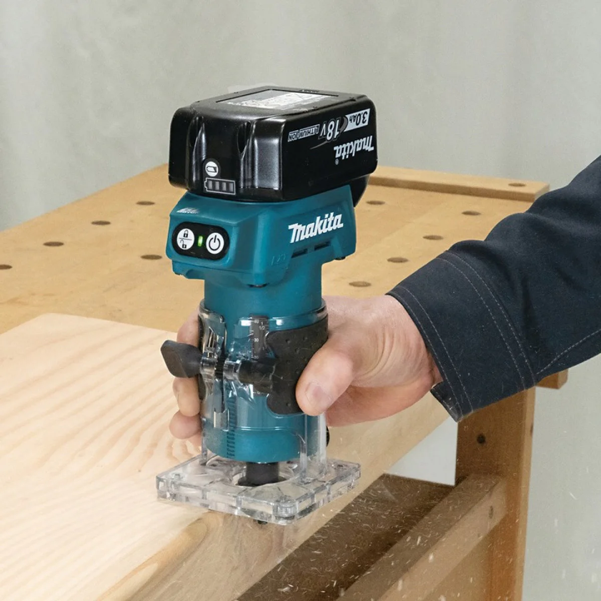Акумулаторна челна фреза Makita DRT52Z, 18 V, 6 мм, без батерия и зарядно DRT52Z Акумулаторна челна фреза Makita DRT52Z, 18 V, 6 мм, без батерия и зарядно DRT52Z