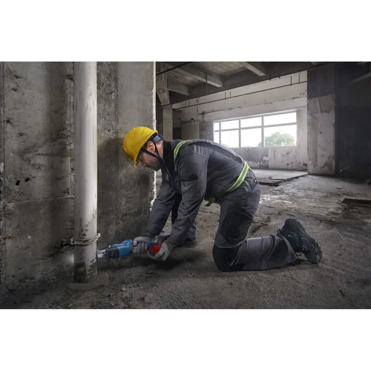 Акумулаторен саблен трион Bosch GSA 18V-24, 18 V, 24 мм, без батерия и зарядно 06016A5100