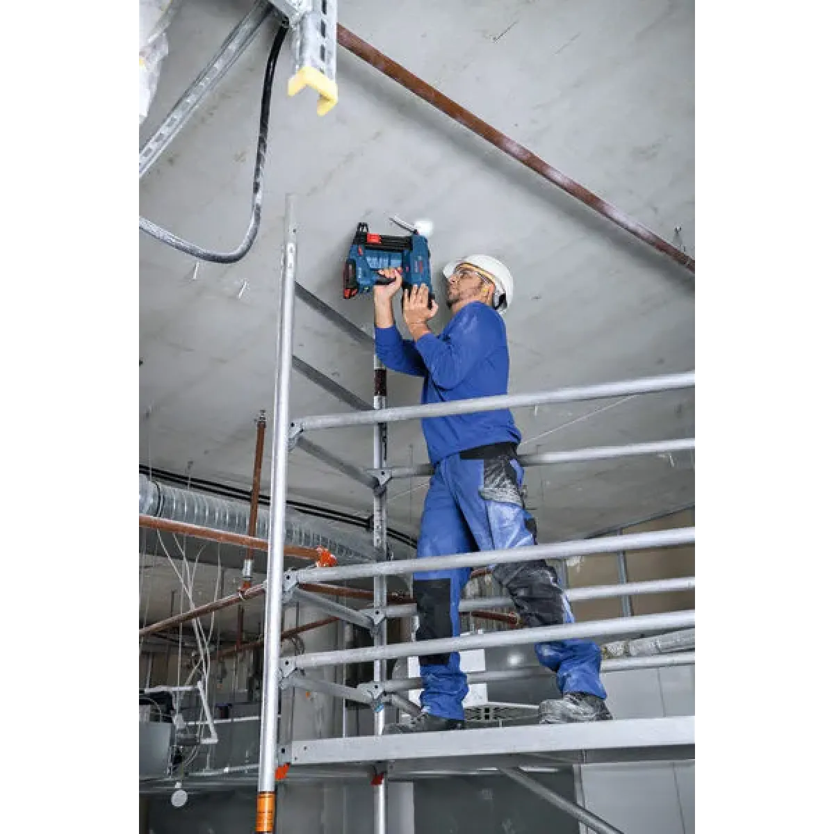 Акумулаторен пистолет за пирони Bosch GNB 18V-40, 18 V, 2.7 – 3 мм, 13 – 40 мм, с куфар, без батерия и зарядно 06019L7004