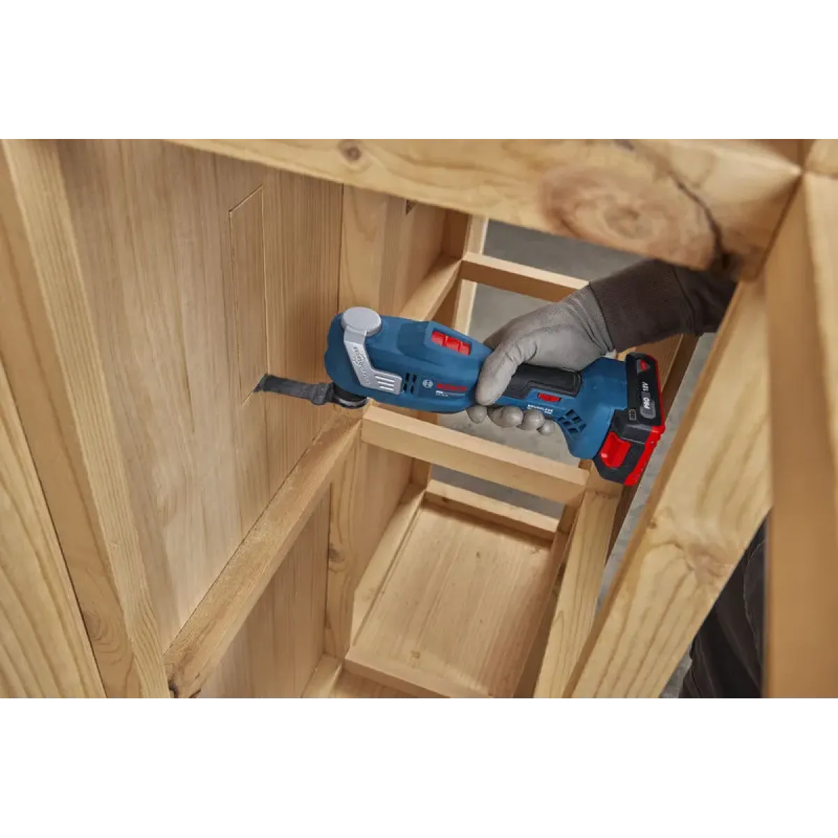 Акумулаторен мултифункционален инструмент Bosch GOP 18V-30, 18 V, 1.5°, без батерии и зарядно, с куфар L-BOXX 136 06018G3001