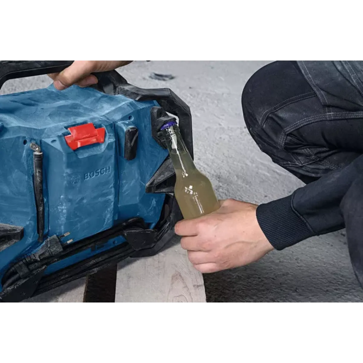 Радио Bosch GPB 18VH-6 SRC, 2 x батерия 1,5 V 06014A6200