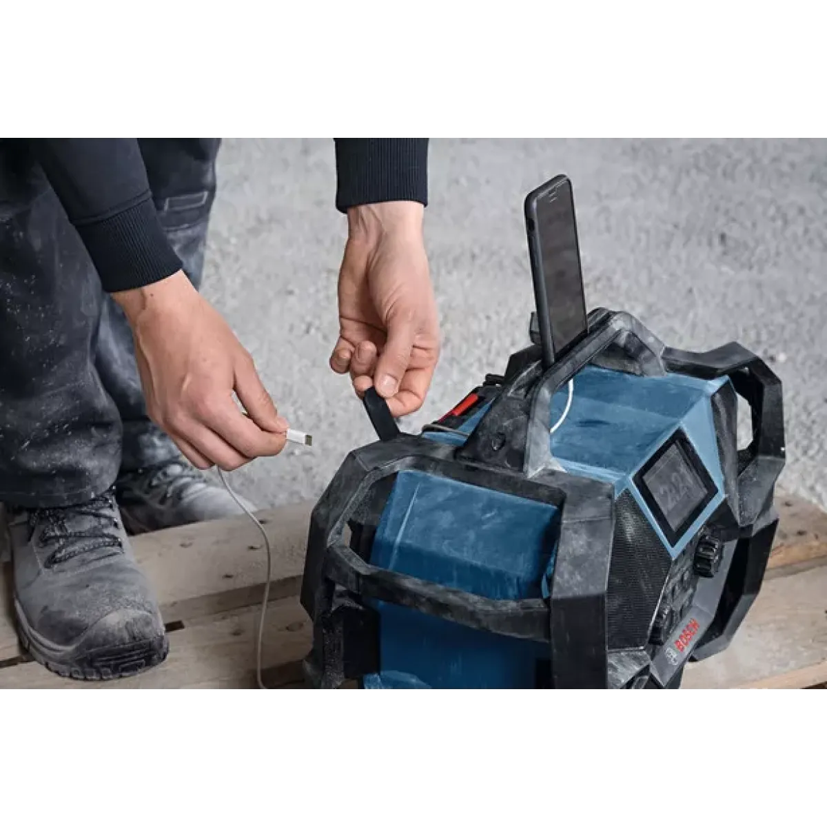 Радио Bosch GPB 18VH-6 SRC, 2 x батерия 1,5 V 06014A6200